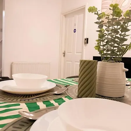 2 - Stylish Private In A Shared House Apartment Sheffield