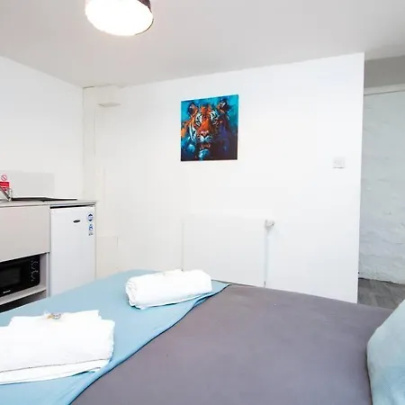 2 - Stylish Private In A Shared House Sheffield