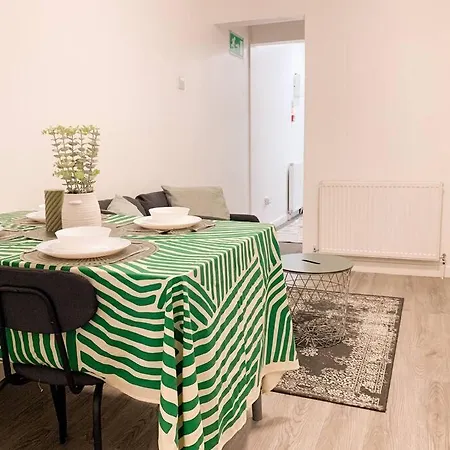 2 - Stylish Private In A Shared House * Sheffield