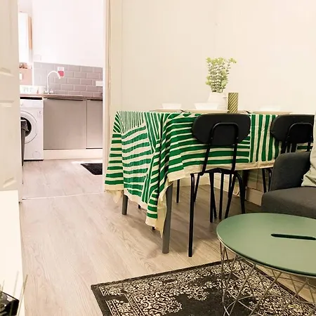 2 - Stylish Private In A Shared House