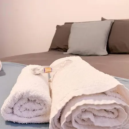 Apartment 2 - Stylish Private In A Shared House