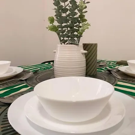 2 - Stylish Private In A Shared House Apartment *
