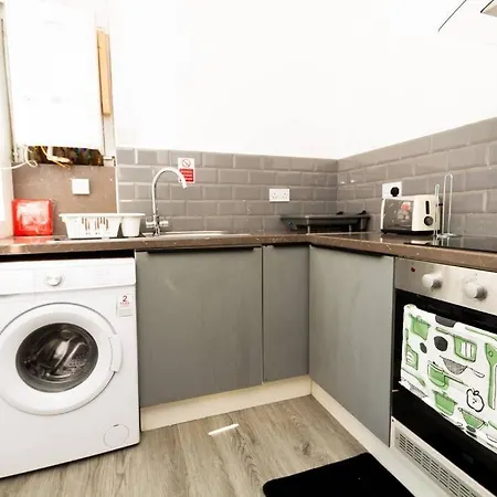 2 - Stylish Private In A Shared House * Sheffield